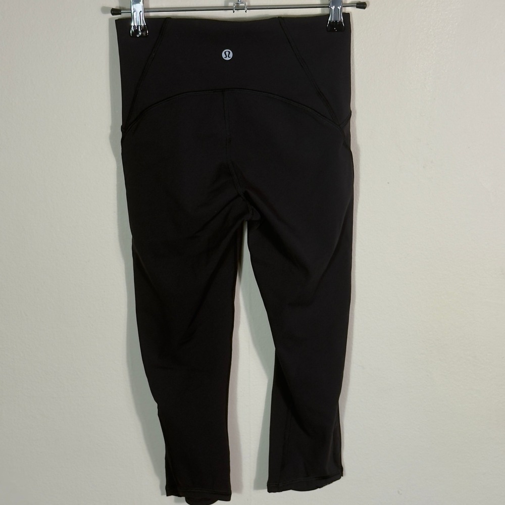 Lululemon Black High Rise Crop Leggings Womens Size 4 Vented‎ Gym Waist Pocket